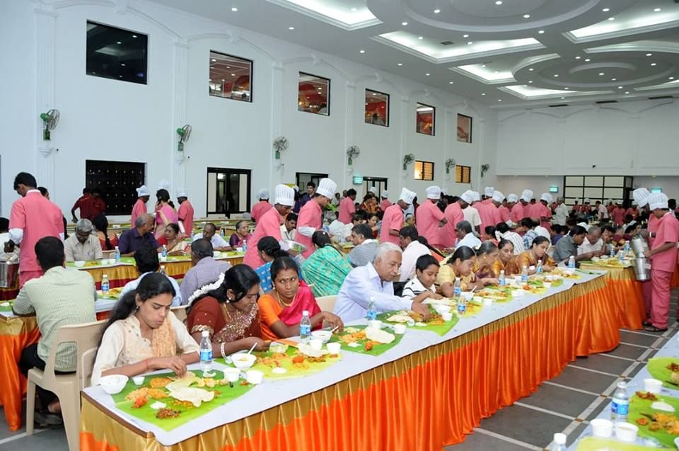 Wedding dining arrangement